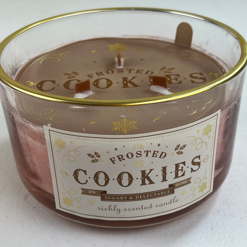 DW Home Frosted Cookies Richly Scented 3-Wick Candle Christmas Holiday 13.58 oz